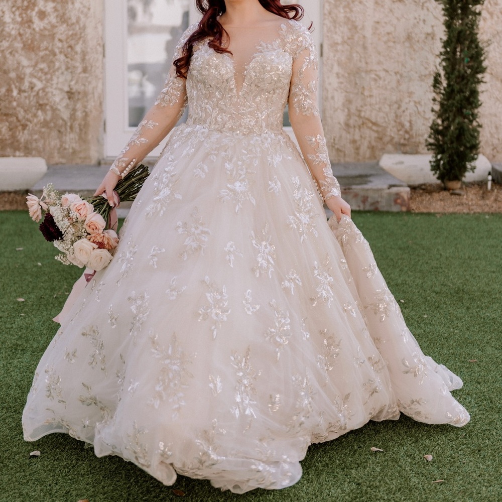 Ivory White Bridal Gown Beaded Silver Lace Train Detachable Sleeves Demetrios